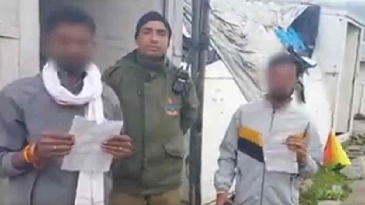 उत्तराखंड के केदारनाथ धाम में हुक्का पीना पड़ा महंगा, पुलिस ने दो युवकों का किया चालान।