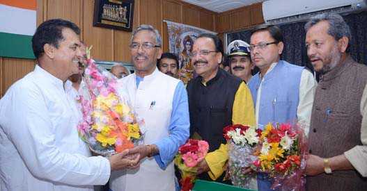 उत्तराखंड में पूर्व सीएम त्रिवेंद्र ने कुंजवाल पर साधा निशाना, तो प्रेम अग्रवाल क़ो भी दें डाली नसीहत।