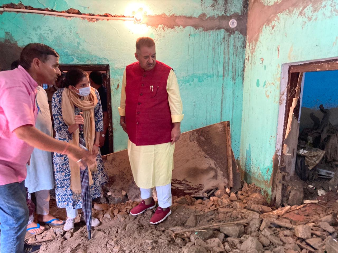 उत्तराखंड में मंत्री हो तो गणेश जोशी जैसा, आपदा प्रभावितो के दुःख दर्द ऐसे दूर करने पहुंचे।