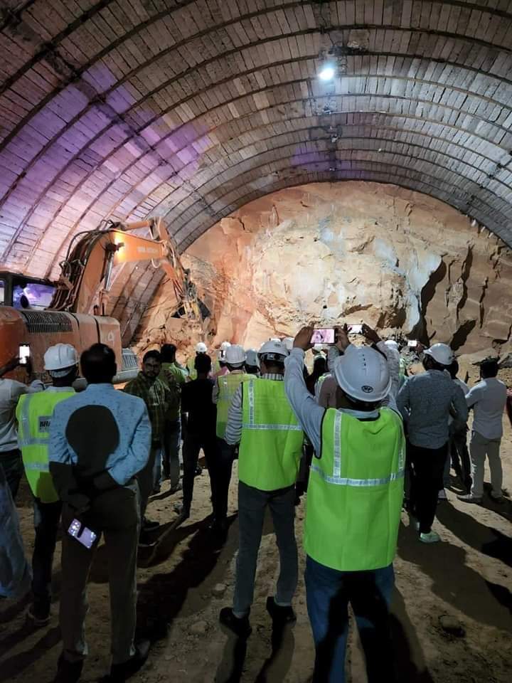 उत्तराखंड में अब पहाड़ पर जल्द दौड़ती हुई नजर आएगी ट्रेन, डाट काली सुरंग के दोनों छोर सफलतापूर्वक खुले।