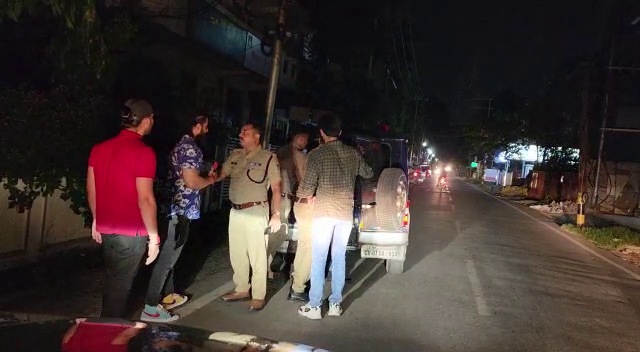 उत्तराखंड में रहिसो ने किया देहरादून की सड़क पर हुड़दंग, सोशल मीडिया में वीडियो हो रहा वायरल।