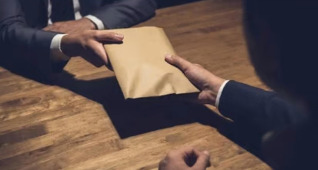 उत्तराखंड में यहाँ कानूनगो रिश्वत लेते रंगे हाथ गिरफ्तार, 10 हजार की ली रिश्वत।