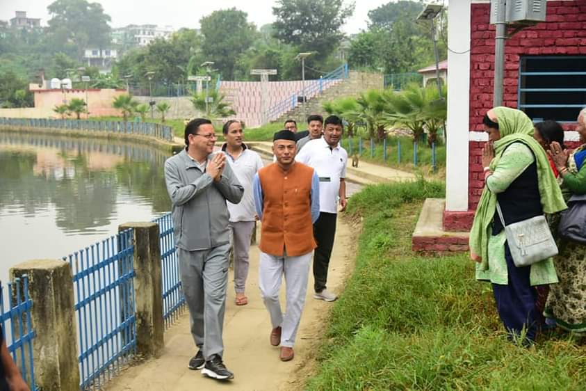 उत्तराखंड में आज बिना किसी सुरक्षा के सैर पर निकलें मुख्यमंत्री पुष्कर सिंह धामी, आमजन से किया सीधा संवाद।