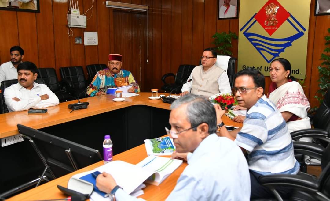 उत्तराखंड में आज सीएम धामी का PWD के अधिकारियो क़ो अल्टीमेटम ,तय समय पर सड़को के पैचवर्क का काम जल्द पूरा हो।