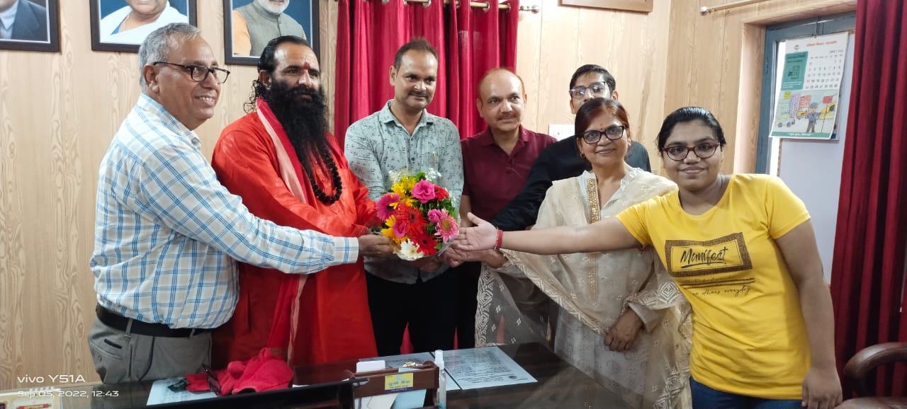 पर्यावरण को सन्तुलित करने में हिमालयराज व शिक्षकों की महत्वपूर्ण भूमिका : श्री महन्त रविन्द्र पुरी।