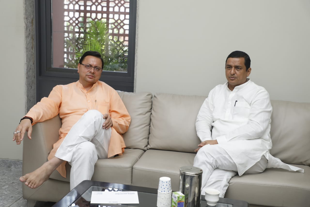 उत्तराखंड के सीएम पुष्कर सिंह धामी सांसद अनिल बलूनी से मिले, उत्तराखंड के विकास के एजेंडे पर हुई चर्चा।