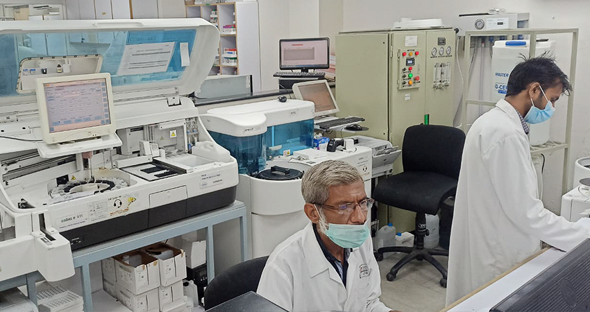 उत्तराखंड में यहाँ प्राइवेट सेंटर खोलकर अल्ट्रासाउंड करते थे डॉक्टर बाबू, डीएम ने कराया सेंटर सील।