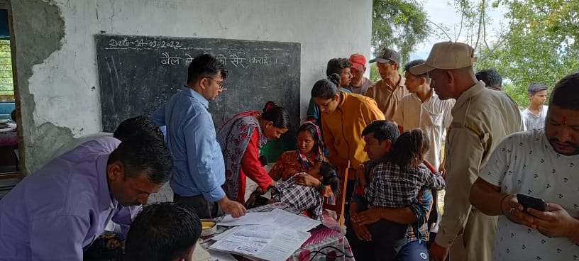 उत्तराखंड में यहां स्कूल के बाथरूम की छत गिरने से एक छात्र की मौत, मचा हड़कंप, आनन-फानन में डीएम घटनास्थल के लिए हुए रवाना।