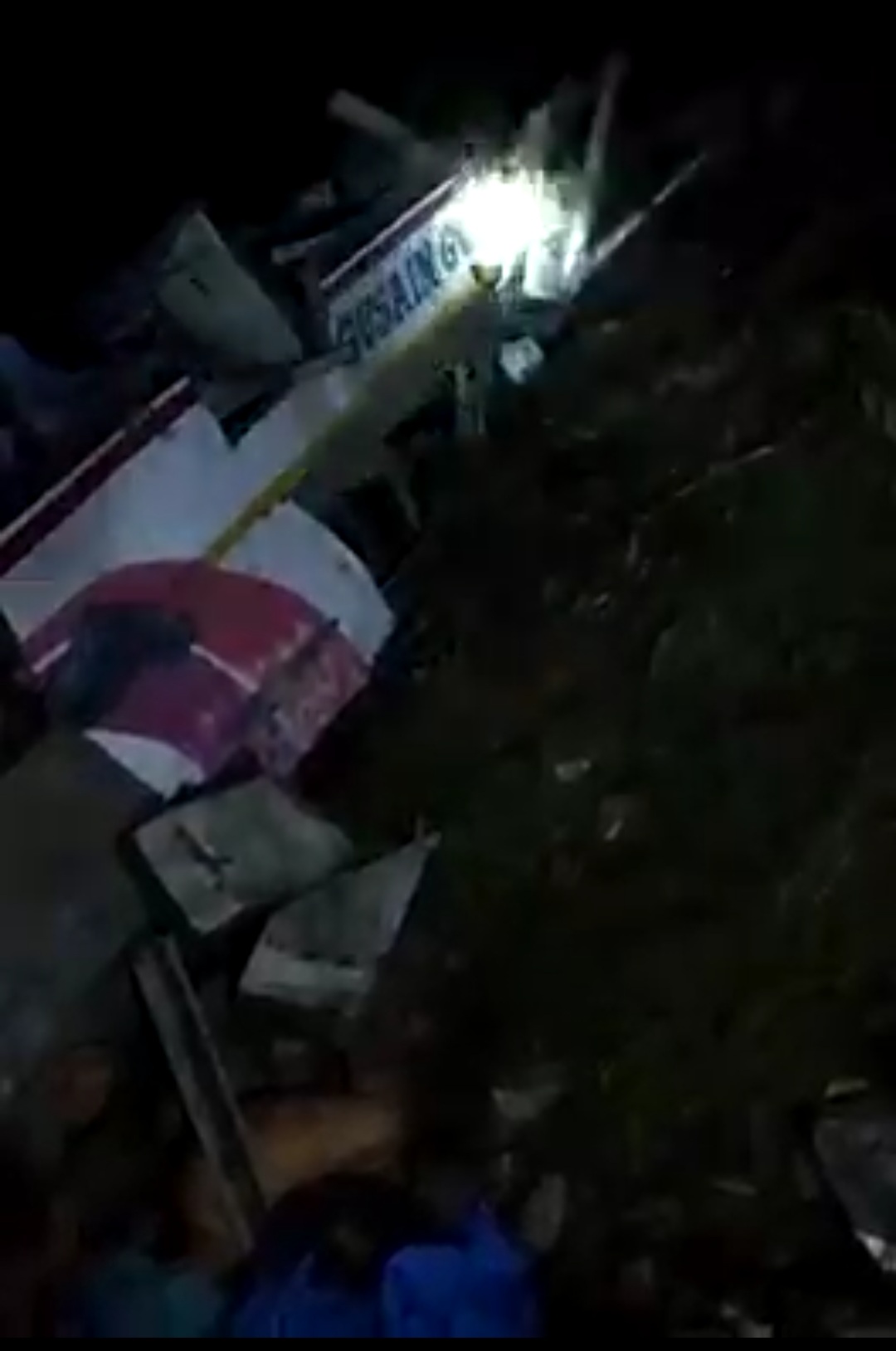 उत्तराखंड में पौड़ी बस हादसा, 10 की मौत की पुष्टि , आकड़ा 20 के पार जाने की संभावना, देखिए घटना स्थल के वीडियो।