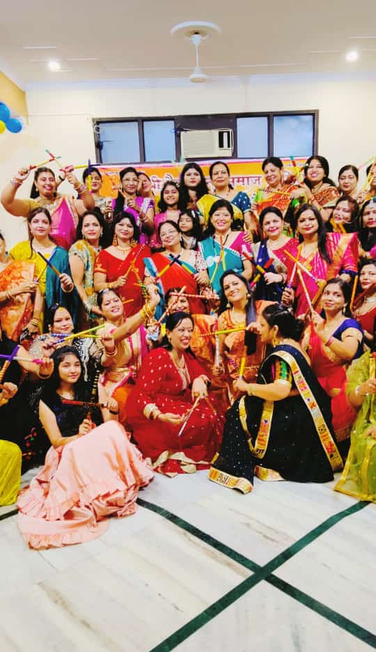 हरिद्वार में वैश्य समाज मध्य हरिद्वार महिला विंग द्वारा गरबा डांडिया का आयोजन किया।