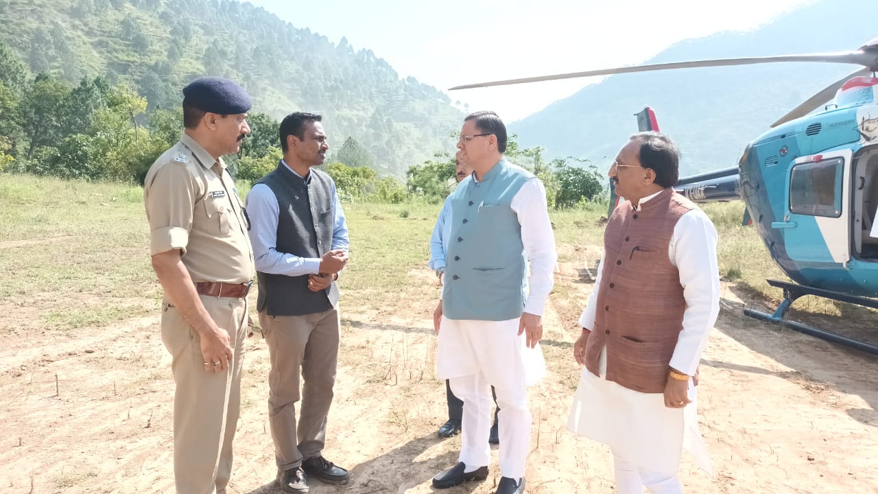 उत्तराखंड में मुख्यमंत्री पुष्कर सिंह धामी, सांसद निशंक पहुंचे बीरोखाल ब्लॉक के सिमड़ी बस दुर्घटना स्थल का सीएम कर रहें हैं निरीक्षण।