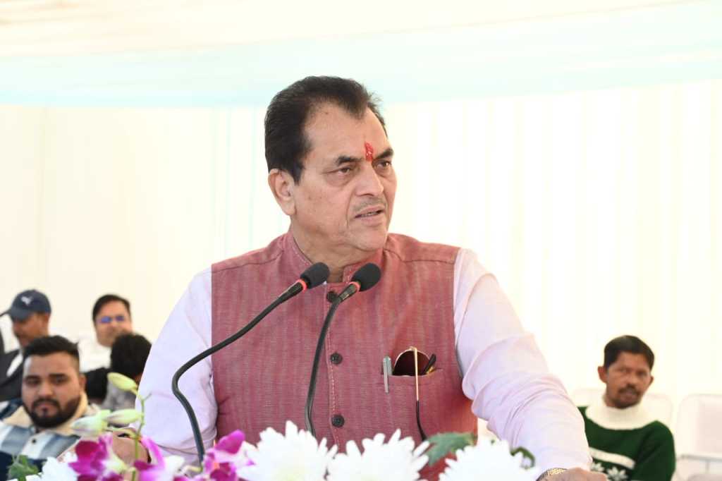 उत्तराखंड की देवभूमि हरिद्वार में एकता मॉल खोले जाने को वित्त मंत्री अग्रवाल ने दी संस्तुति।