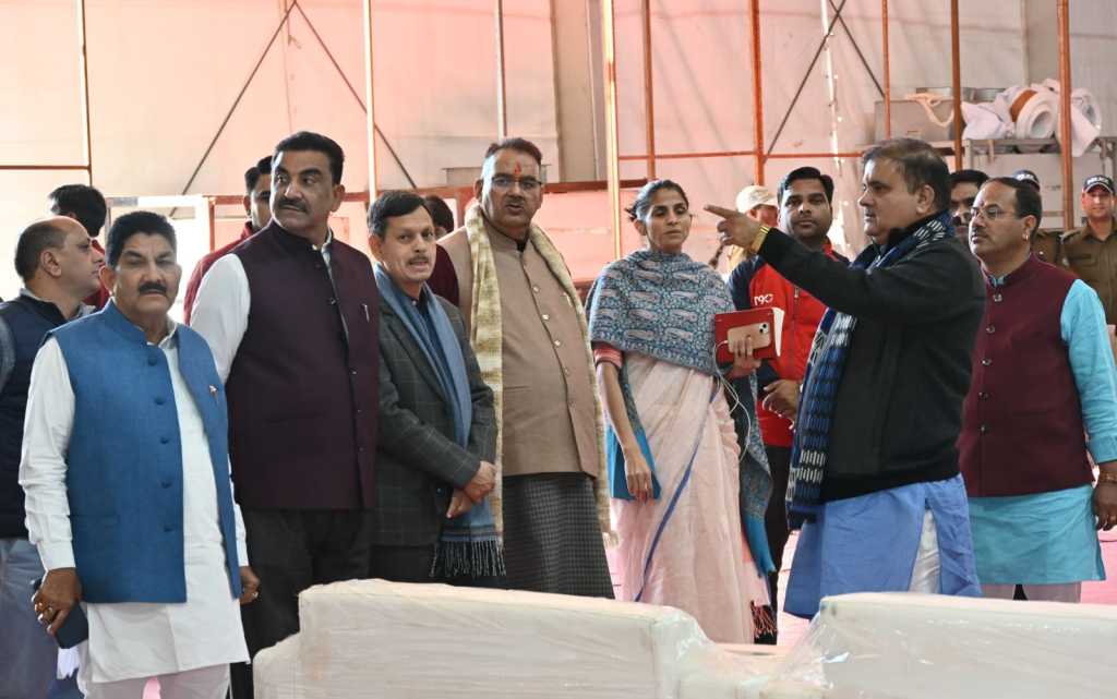 उत्तराखंड में आज भाजपा प्रदेश अध्यक्ष महेंद्र भट्ट ने पार्टी पदाधिकारियों के साथ आज पीएम मोदी के आगमन को लेकर इन्वेस्टर समिट स्थल का जायजा लिया।