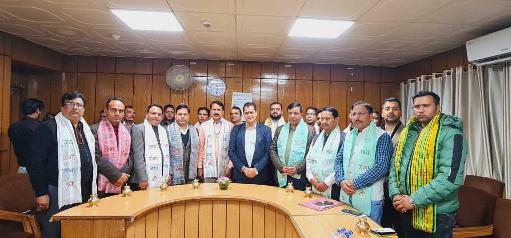 उत्तराखंड में आज ग्लोबल इन्वेस्टर्स समिट शानदार आयोजन में जिम्मेदार अधिकारी कर्मी हुए सम्मानित।