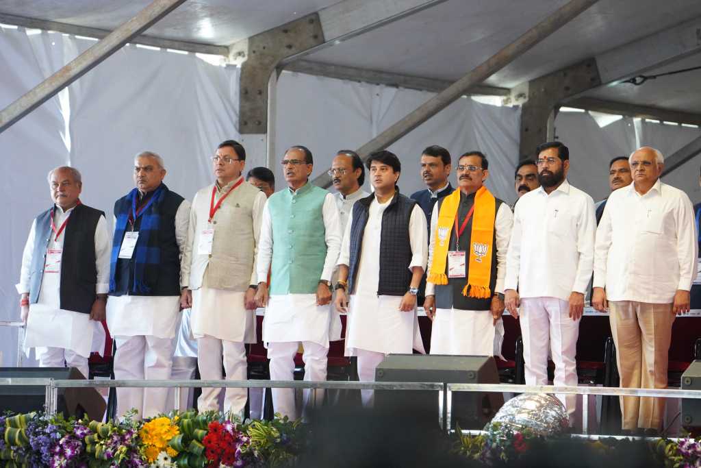 उत्तराखंड के सीएम धामी का राष्ट्रीय फलक पर धमक, MP, छत्तीसगढ़ से मिला न्योता, मध्यप्रदेश सीएम के शपथ ग्रहण समारोह में बतौर विशिष्ठ अतिथि शामिल हुए सीएम धामी।