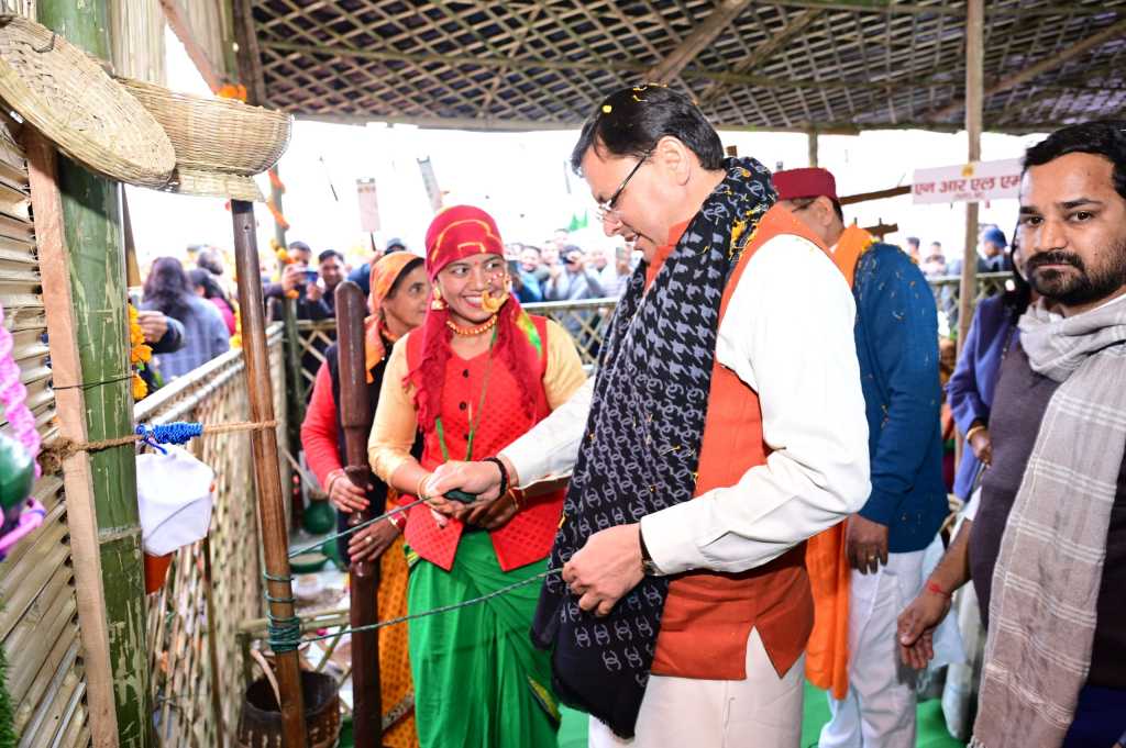 उत्तराखंड में आज मुख्यमंत्री ने टिहरी में किया 415 करोड़ की 160 योजनाओं का लोकार्पण एवं शिलान्यास,निवेश के तहत 2400 करोड़ की ग्राउंडिंग का भी किया शुभारंभ।