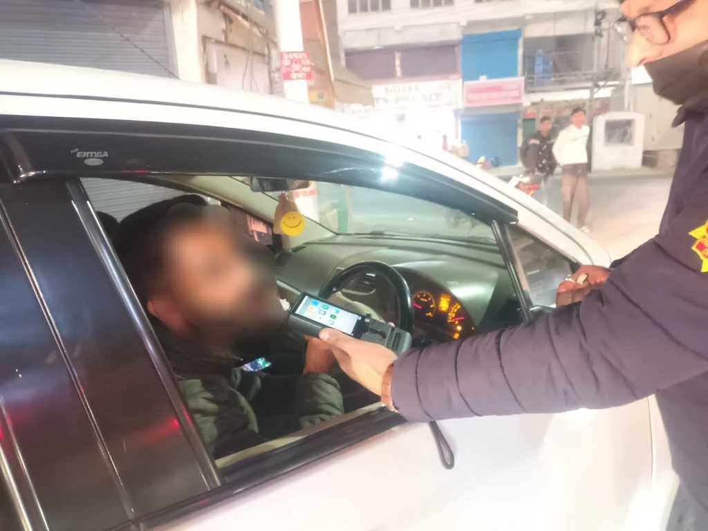 उत्तराखंड में अब यातायात के नियमों का उल्लघंन करना पड रहा भारी, दून पुलिस की है पूरी तैयारी।