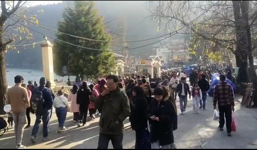 उत्तराखंड में 31st के जश्न और नए साल के स्वागत के लिए नैनीताल पूरी तरह पर्यटकों से गुलजार।
