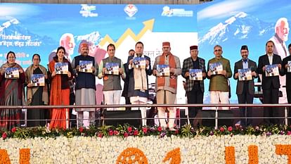विकास पुस्तिका का विमोचन: सीएम धामी बोले- ‘डेस्टिनेशन उत्तराखंड’ नए निर्माण की शुरुआत, मंजिल तक पहुंचाएंगे।