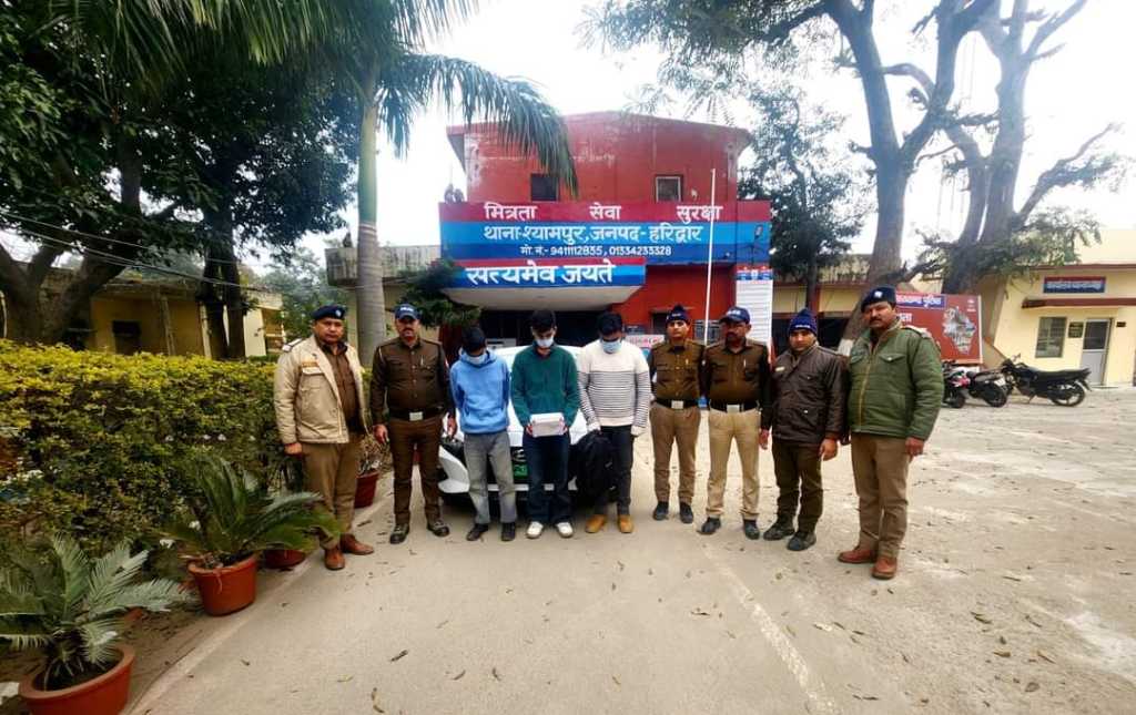 उत्तराखंड में आज यहाँ BBA, BCA स्टूडेंट कर रहे थे नशे की तस्करी पुलिस ने भेजा जेल, लग्जरी कार भी करी जब्त हल्द्वानी से देहरादून पहुंचनी थी नशे की खेप।