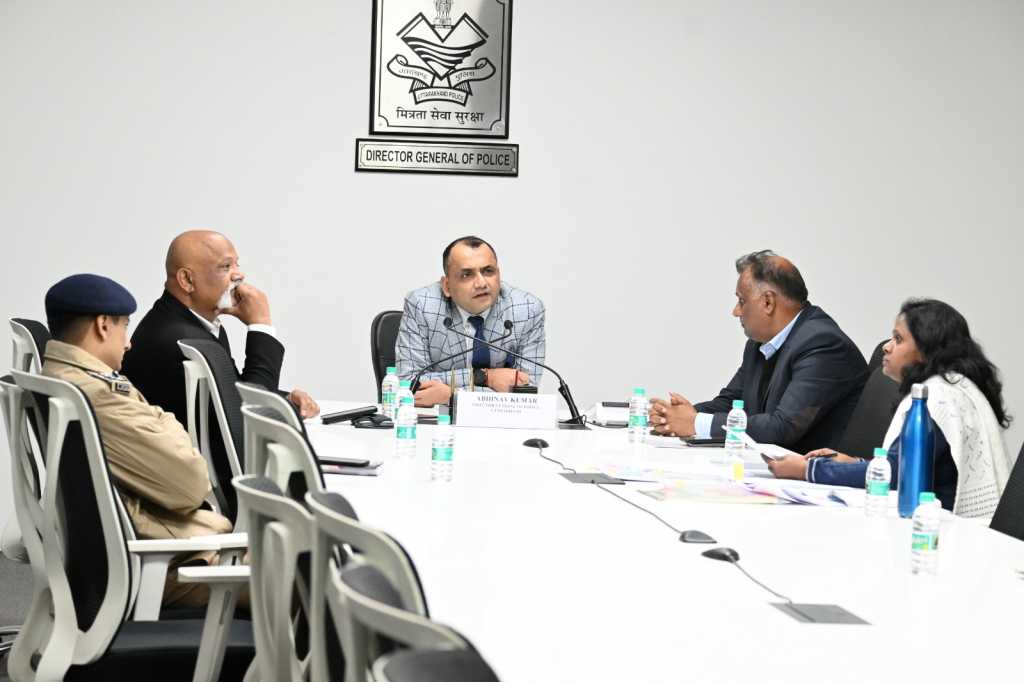 उत्तराखंड में DGP अभिनव ने ली क़ानून व्यवस्था की बैठक, अधिकारियो क़ो दिए ये निर्देश।