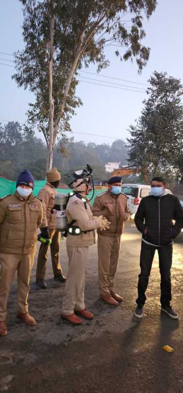 उत्तराखंड मे यहाँ हुआ कलोरीन गैस का रिसाव, मचा हड़कंप, पुलिस ने लीक सिलेंडर हटवाए।
