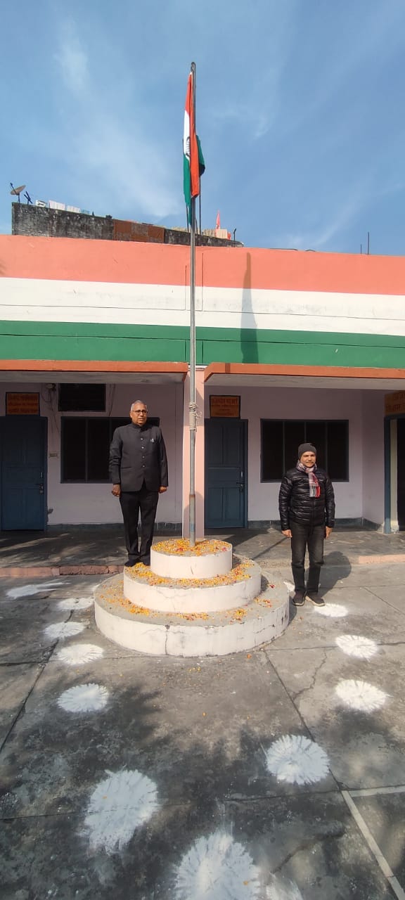 उत्तराखंड में यहाँ गणतंत्र दिवस के पावन पर्व पर शौर्य दीवार पर अमर शहीदों को पुष्पांजलि अर्पित कर किया तिरंगे को नमन।