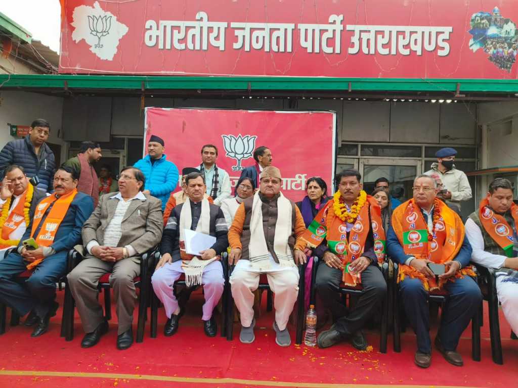 उत्तराखंड में आज पूर्व विधायक शैलेन्द्र समेत इन जन प्रतिनिधियों ने थमा भाजपा का दामन, की घर वापसी।