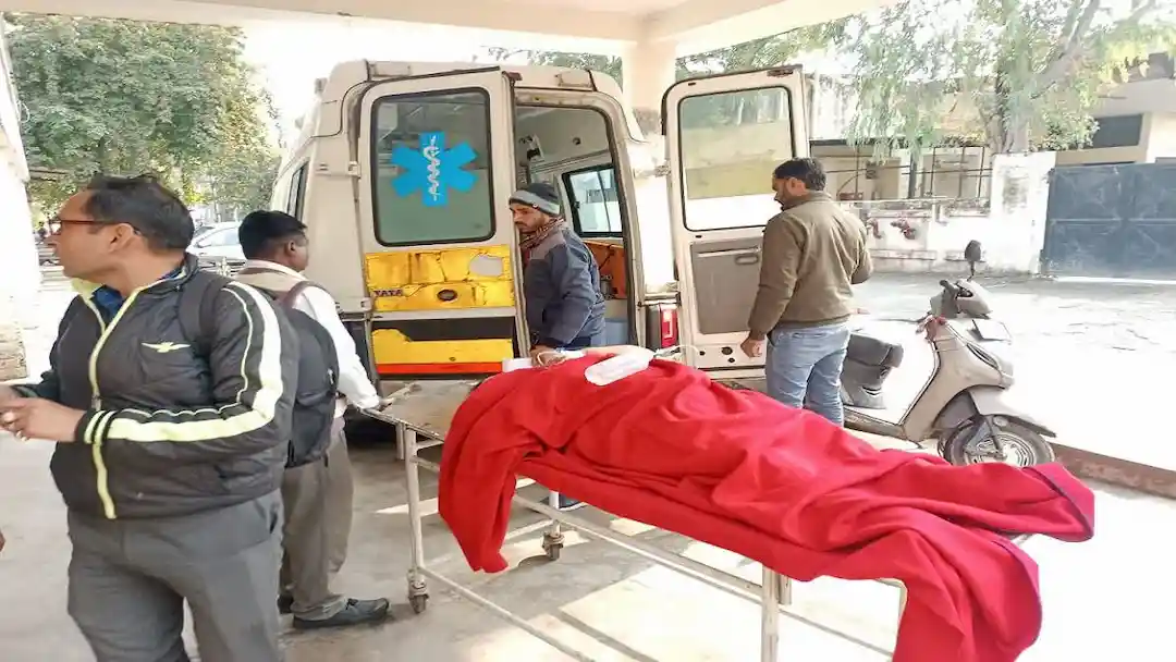 उत्तराखंड में यहाँ दिनदहाड़े मेहमान बनकर घर में घुसे बदमाश, महिला की गर्दन पर चाकू से हमला कर की लूटपाट।