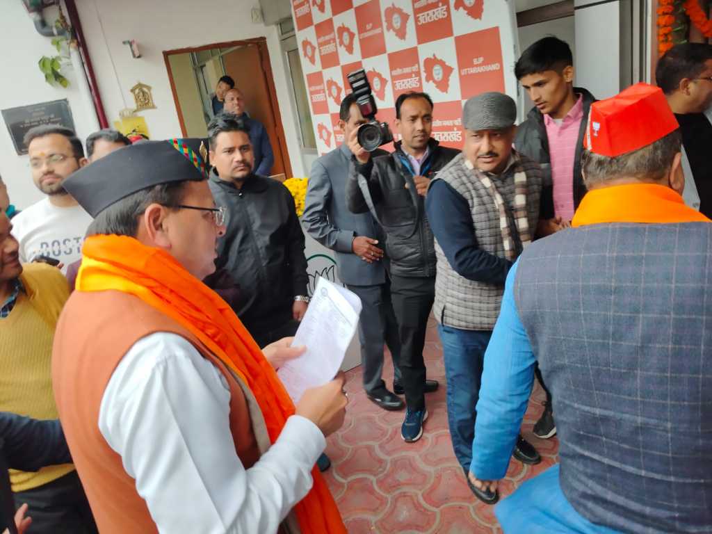 उत्तराखंड में आज पुरानी पेंशन बहाली के लिए प्रदेश के मुख्यमंत्री पुष्कर सिंह धामी क़ो राष्ट्रीय पुरानी पेंशन बहाली संयुक्त मोर्चा के पदाधिकारियों ने ज्ञापन सौपा।