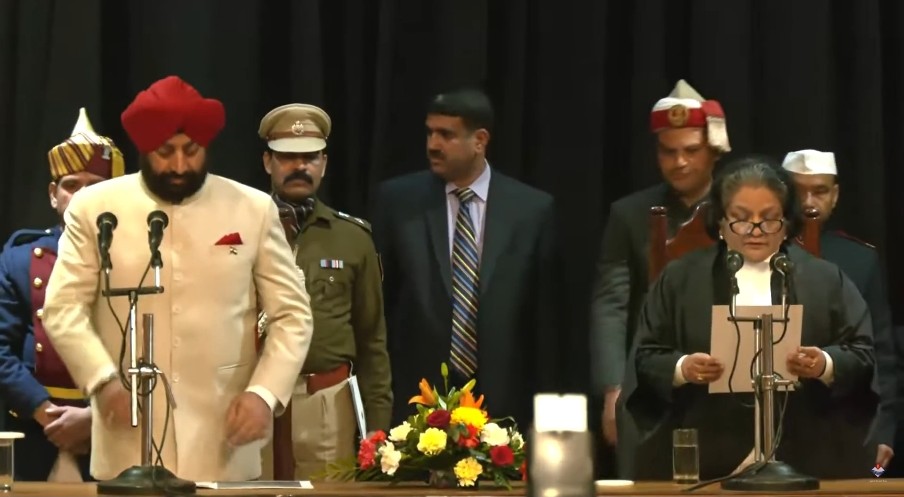 उत्तराखंड हाईकोर्ट की पहली महिला मुख्य न्यायाधीश रितु बाहरी ने ली पद और गोपनीयता की शपथ।