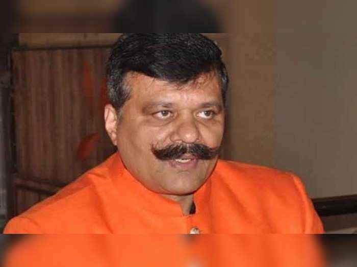 उत्तराखंड में खानपुर के पूर्व विधायक कुंवर प्रणव चैंपियन के खिलफ गनर ने ही मुकदमा दर्ज कराया।