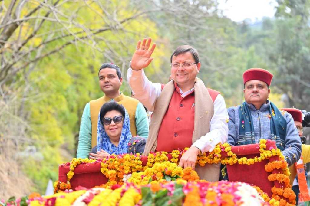 उत्तराखंड के बड़कोट में सीएम धामी का रोड शो, उमड़ा जन सैलाब।