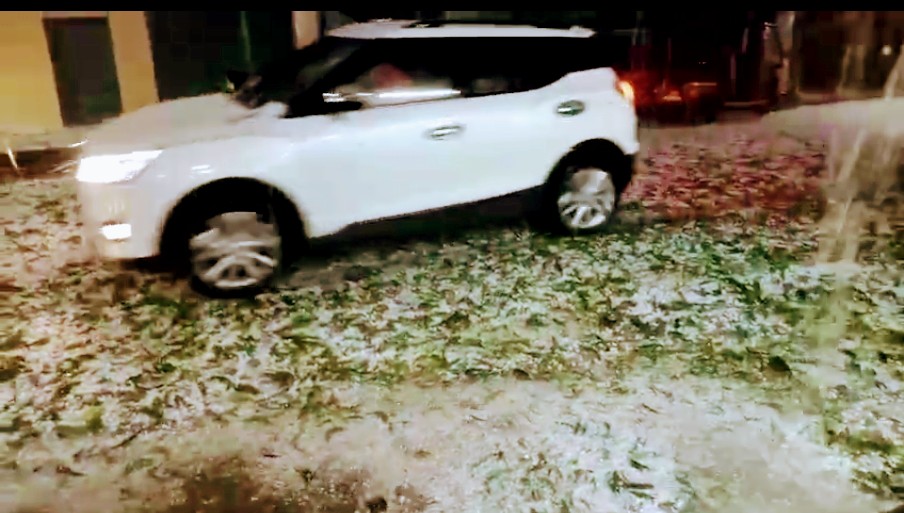 उत्तराखंड में आज डोईवाला की सड़के हो गई बर्फ जैसी सफ़ेद, अजब दिखा नजारा।