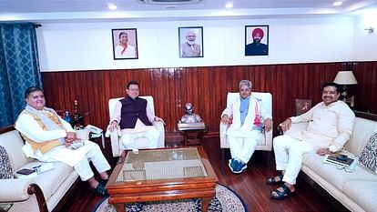 उत्तराखंड के सीएम धामी नई दिल्ली में, पार्टी प्रभारी दुष्यंत गौतम से की मुलाकात, आज नीति आयोग की बैठक में होंगे शामिल।