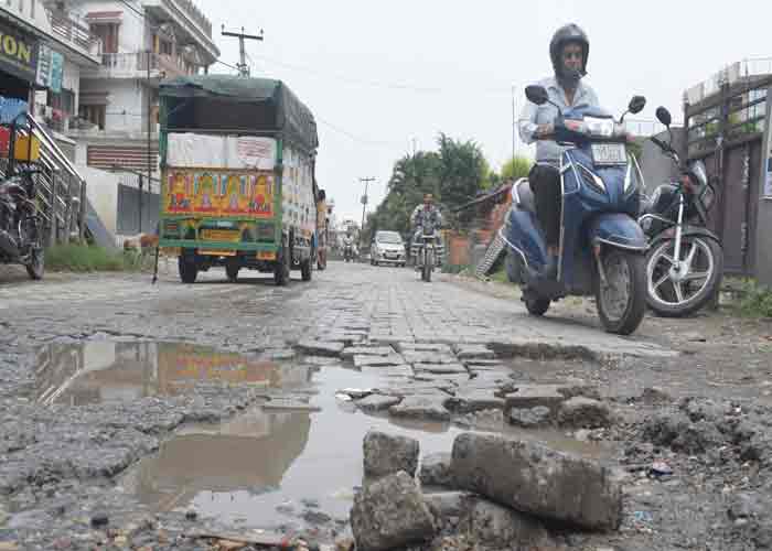 उत्तराखंड में जिला प्रशासन का दवा, देहरादून जिले में 95 प्रतिशत सड़के हो गई गड्ढा मुक्त।