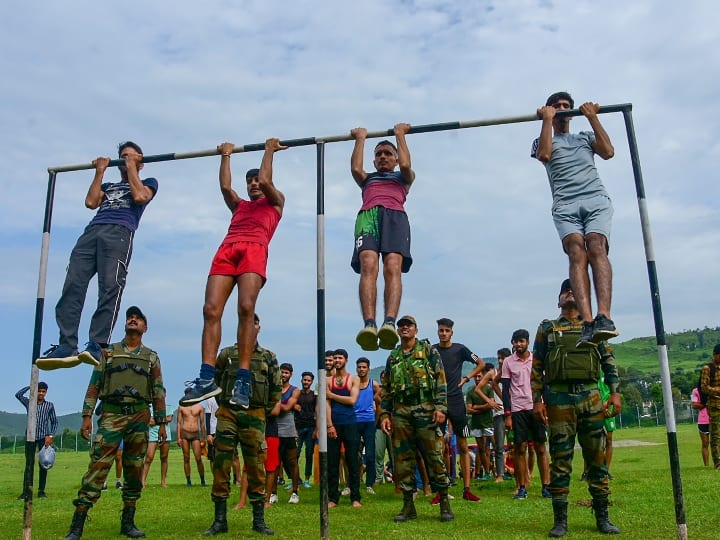 उत्तराखंड में अग्निवीर भर्ती परीक्षा…युवाओं में दिखा जोश, पहले दिन 895 ने लगाई दौड़, पुलिस भी रही अलर्ट।