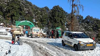 उत्तराखंड में धारचूला से मुनस्यारी तक चांदी सी चमकीं पहाड़ियां, फिर हुई बर्फबारी; जम गया नदी का पानी, देखे तस्वारें।