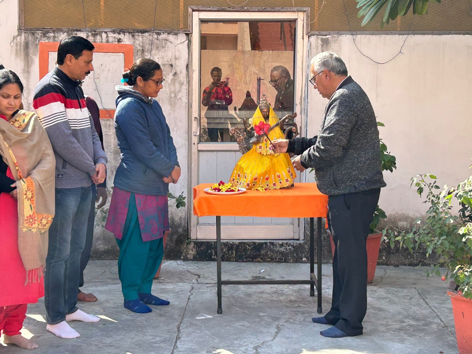 उत्तराखंड में यहाँ मां सरस्वती की पूजा एवं आराधना कर मनाया गया बसंत पर्व, शिक्षकों तथा छात्रों ने चाइनीज मांझे के निस्तारण हेतु किया श्रमदान।