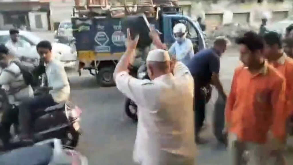 उत्तराखंड में बिजली के स्मार्ट प्रीपेड मीटर को पटक कर तोड़ डाले, पूर्व विधायक रणजीत रावत पर मुकदमा दर्ज।