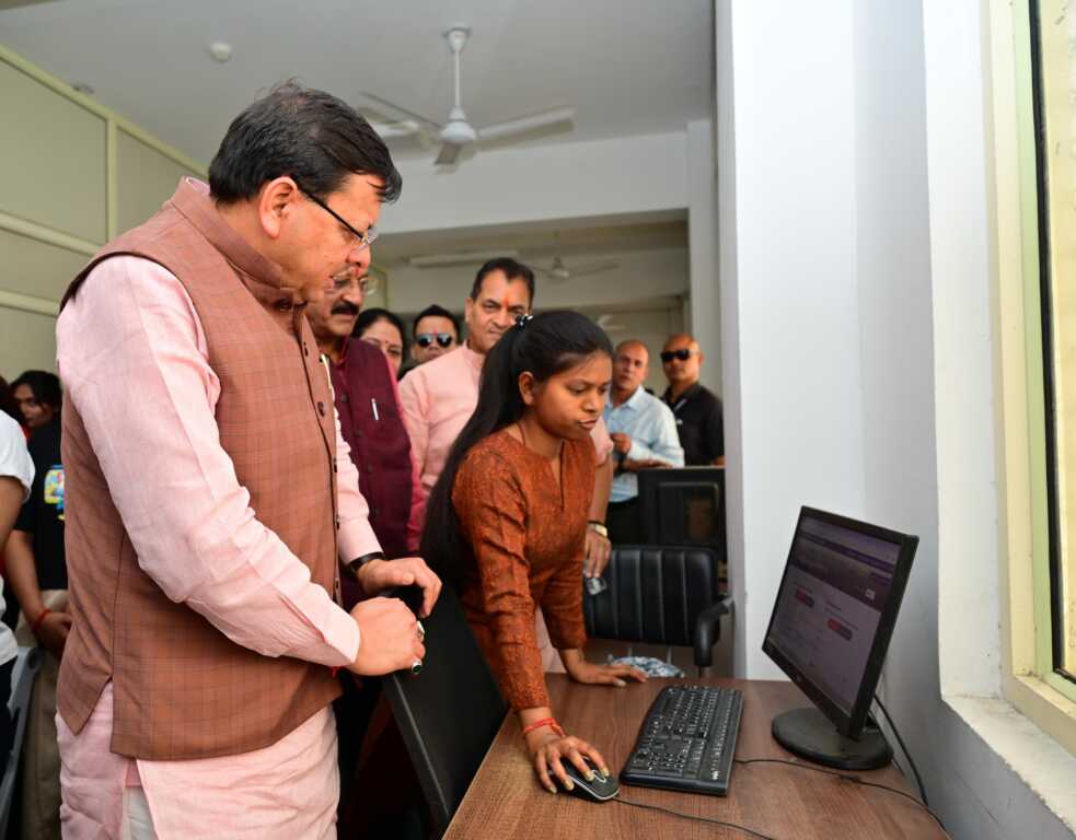 उत्तराखंड में चार धाम यात्रा से पहले ग्राउंड जीरो पर पहुंचे मुख्यमंत्री धामी, ऋषिकेश स्थित चारधाम यात्रा ट्रांजिट कैंप का किया औचक निरीक्षण।