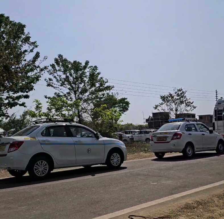उत्तराखंड में चारधाम यात्रा से पहले हरिद्वार में ग्रीन कार्ड के लिए मची होड़, ARTO कार्यालय पर लगी वाहनों की लंबी कतारें।