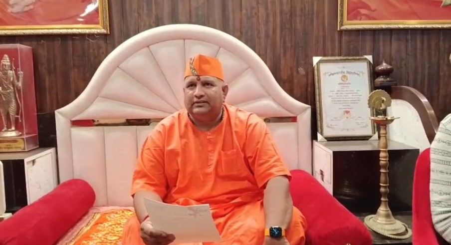 उत्तराखंड के चार धाम यात्रा में गैर-हिंदुओं के प्रवेश पर संतों ने उठाई सख्त मांग, सरकार से कार्रवाई की अपील।