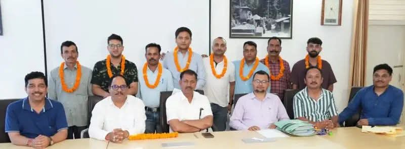 उत्तराखण्ड सूचना कर्मचारी संघ की नई कार्यकारिणी का हुआ गठन कैलाश रावत बने अध्यक्ष, प्रशांत, संजय बने उपाध्यक्ष, अंकित कुमार बने महामंत्री।
