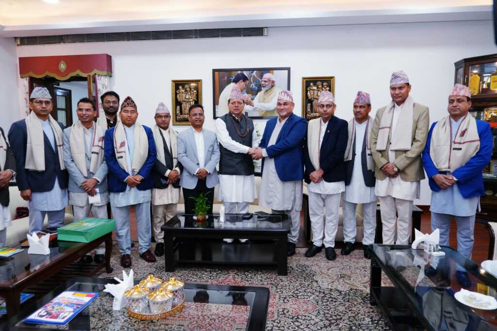 उत्तराखंड में मुख्यमंत्री पुष्कर सिंह धामी से मिला नेपाल का प्रतिनिधि मंडल, इन मुद्दों पर की बात।