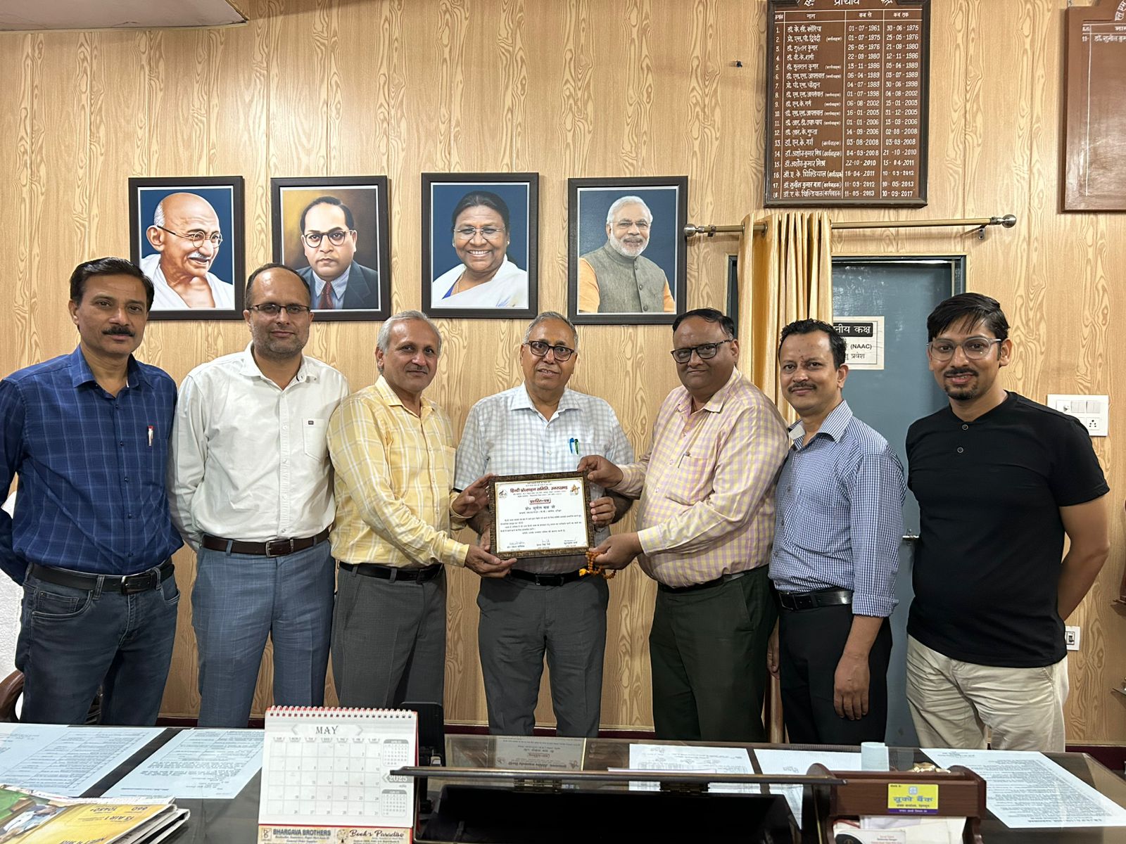 मैं हिंदी भाषा की सेवा कर स्वयं को सौभाग्यशाली मानता हूँ की मुझे जीवन मे यह अवसर मिला: प्राचार्य प्रो.सुनील कुमार बत्रा।