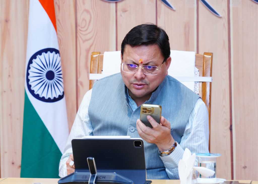 उत्तराखंड में सीएम हेल्पलाइन – मुख्यमंत्री ने शिकायतकर्ताओं से पूछा आपका काम हुआ कि नहीं।