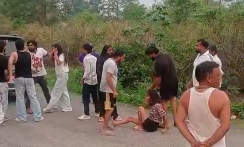 उत्तराखंड की राजधानी में युवक-युवतियों ने दिखाया संस्कारों का तांडव, सामने आया वीडियो दून की चिंताजनक कहानी कर रहा बयां।