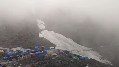 उत्तराखंड में बदले मौसम से गिरा पारा, ठंडी हवाओं ने गर्मी से दी राहत, चारधाम तीर्थयात्री रहें अलर्ट।