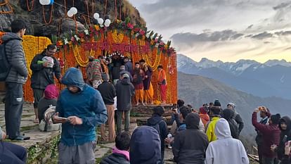 उत्तराखंड में चतुर्थ केदार रुद्रनाथ मंदिर के कपाट खुले, लगे जयकारे, पावन पल के साक्षी बने सैकड़ों श्रद्धालु।